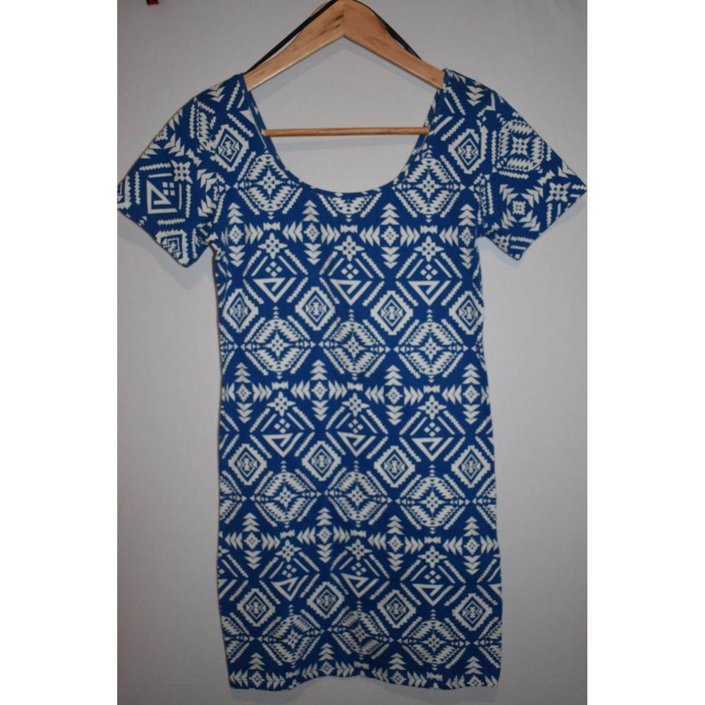 Forever 21 Blue & White Aztec Pattern, Fitted, Mini Dress Size Medium